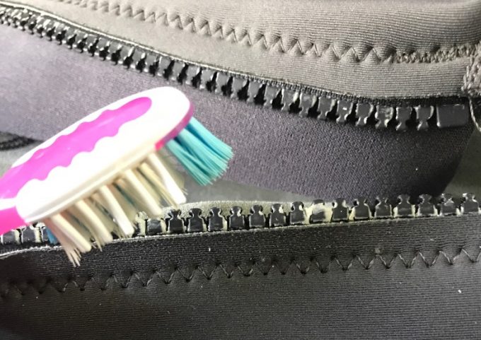 Cleaning Zipper With Toothbrush